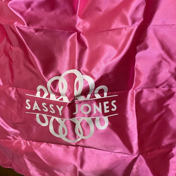 Sassy Jones purse with dust bag - Picture 2 of 16